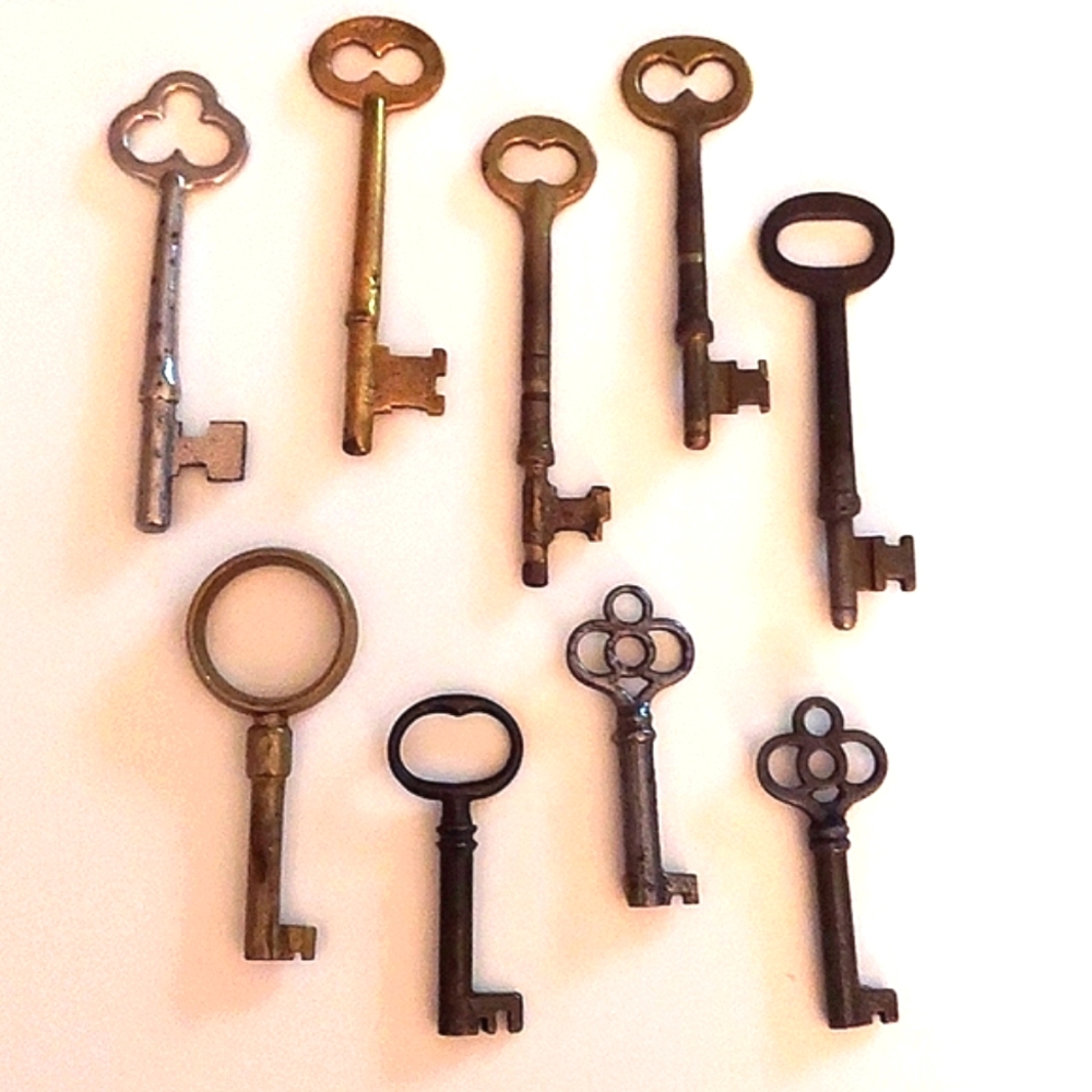 Set of 9 Vintage Skeleton Keys